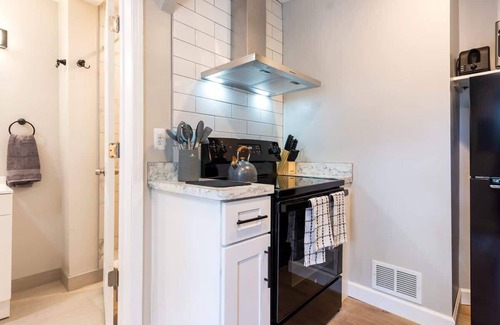 Mount Clemens Apartment | New! Upper Flat 1BR Near Downtown Mt. Clemens