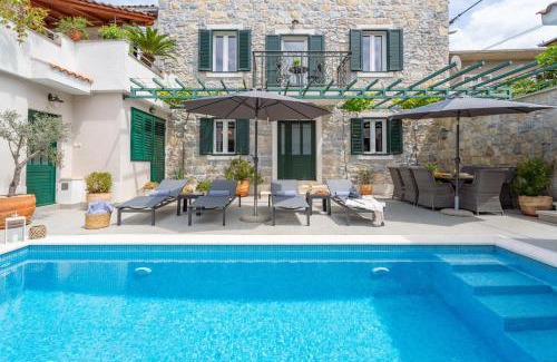 Makarska Old Town Villa | NEW Villa Filipetti in Makarska center, 4 en-suite bedrooms charming stone house, heated private pool, 600m from beach