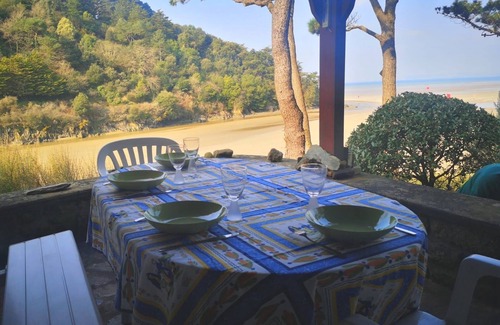 Sainte-Anne-la-Palud Villa | "New Villa les Pieds dans l'eau. Beautiful sea view