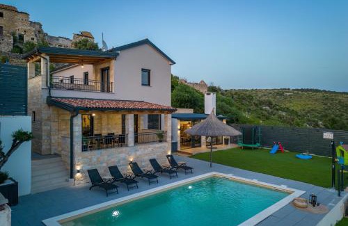 Pakostane Villa | New Villa - Luxury Vacation