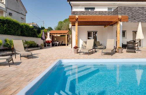 Pinezici Villa | New villa with pool, 600 m from the beach - by TRAVELER tourist agency Krk ID 2164