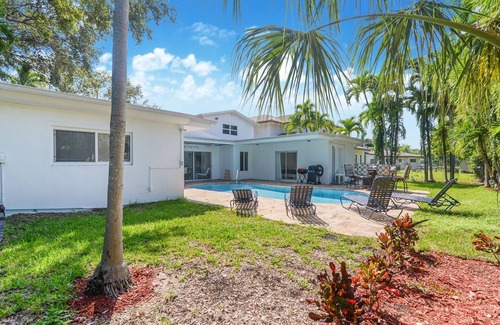 Ojus House | NEW VILLA WITH POOL AND GARDEN BY AVENTURA MALL
