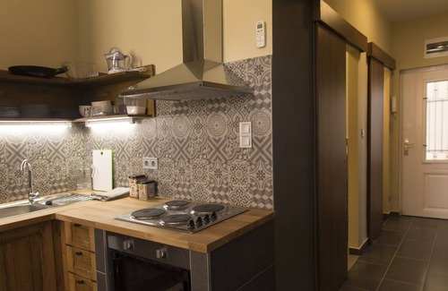 Erzsebetvaros House | New - Walnuttree Double 12 Person Apartment Central in Budapest - Hungary