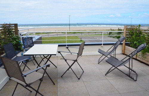 Plomodiern Apartment | New waterfront rental with sea view