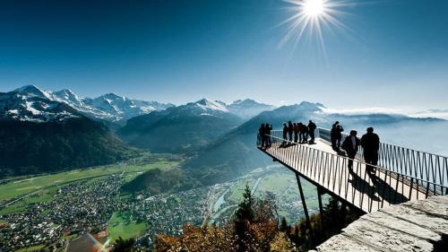 Central Interlaken Apartment | New West Station 7