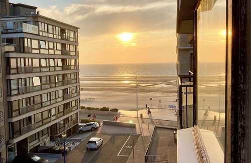 Koksijde-Bad Apartment | New! Wind&Zee: seaview, cosy & full sun for a zen break, parking/tram/shops 5'