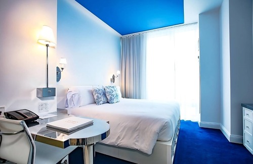 SoHo Hotel | New York Botanical Garden Tour! 2 Pet-friendly Suites with Living Room!