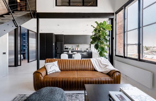 Richmond Apartment | New York Converted Warehouse Apartment in Richmond