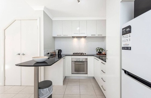 Mandurah Apartment | New York Loft 1-BR Apt | Free WiFi & A/C