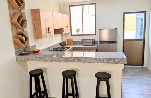 Manta House | Newly-built 1-storey House, 3 Bdrms + 2 Bthrms, Hot Showers - Secure Bungalow