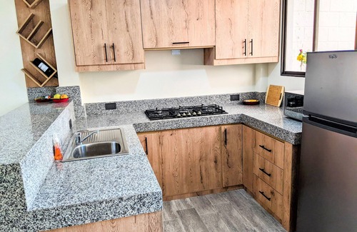 Manta House | Newly-built 1-storey House, 3 Bdrms + 2 Bthrms, Hot Showers - Secure Bungalow