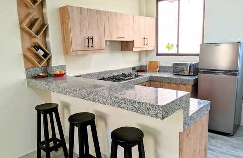 Manta House | Newly-built 1-storey House, 3 Bdrms + 2 Bthrms, Hot Showers - Secure Bungalow