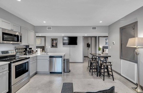 New Orleans Hotel | Newly Built Group Pad 5min to Frenchman/FQ+Parking