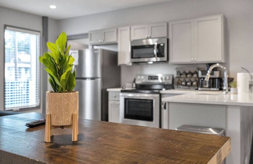 New Orleans Hotel | Newly Built Group Pad 5min to Frenchman/FQ+Parking