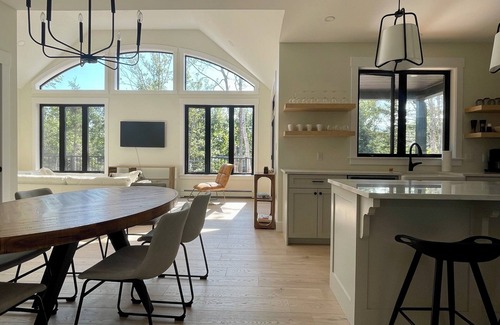 Bayview Cottage | Newly built, modern cottage 5 min to National Park