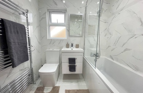 Redbridge Apartment | Newly Built Spacious 1 Bedroom Apartment