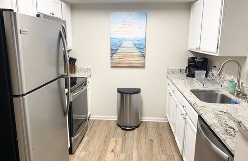 Indian Bayou Condo | Newly furnished remodeled 1st fl condo w/pool in heart of Destin close to beach!
