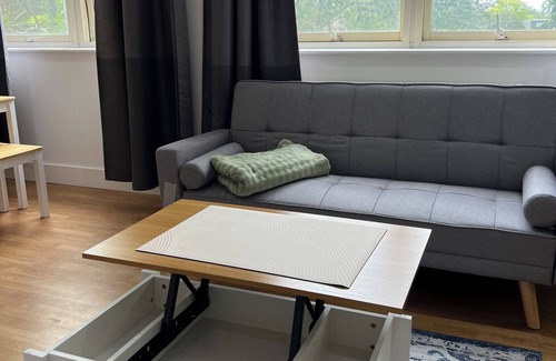 Borehamwood Apartment | Newly furnished studio in Borehamwood