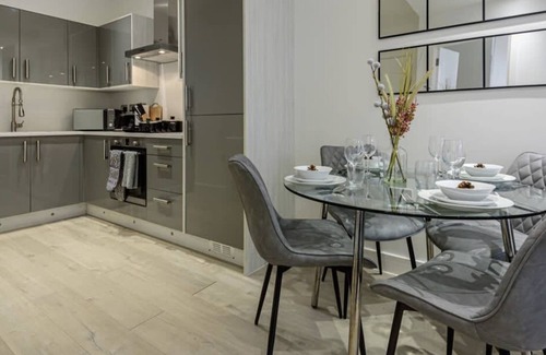 Rushmoor District Apartment | Newly Refurbished Superior 1 Bed 1 Bath Apartment