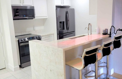 Encino Condo | Newly Remodeled 2 Bedroom Condo with Loft