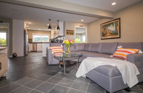 Cottage Lake House | Newly Remodeled Home steps away from Woodinville’s Hollywood Wine District