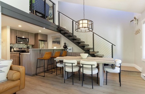 Vail Condo | Newly remodeled Modern Mountain Retreat! 4Bedroom/4bath