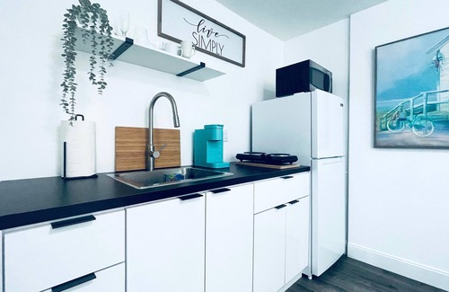 South Venice Apartment | Newly Remodeled Peaceful & Private Studio Apt - Near Hospitals & 6 Min To Beach!