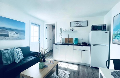 South Venice Apartment | Newly Remodeled Peaceful & Private Studio Apt - Near Hospitals & 6 Min To Beach!