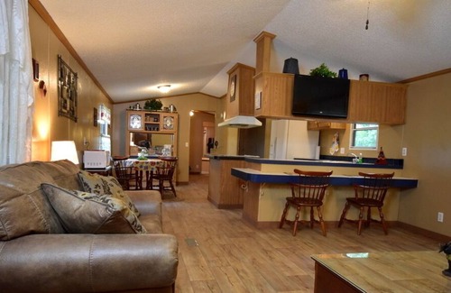 Board Camp House | Newly Remodeled-Secluded-Book today