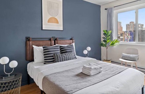 Milton Park Apartment | Newly Renovate Studio-2 Blocks From Place des Arts