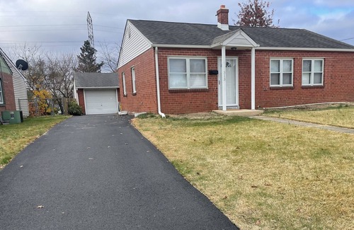 New Castle House | Newly renovated Chic & cozy 3 Bedroom Ranch house close to I-95