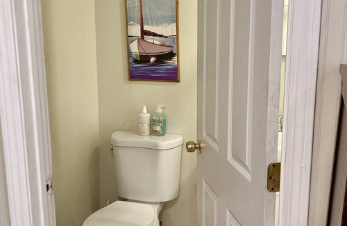 Salisbury Cottage | Newly renovated, 2 BR 2 BA only 32 steps off the beach!