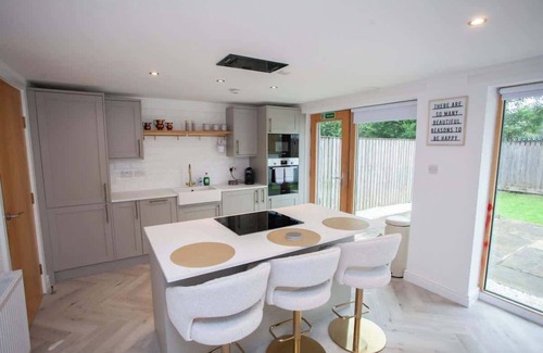 North West House | Newly Renovated 3 Bedroom Modern House