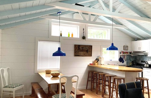 Davis Park House | NEWLY RENOVATED BEACH HOUSE PERFECT FOR FAMILIESnAC AND WIFI