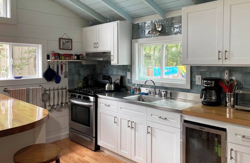 Davis Park House | NEWLY RENOVATED BEACH HOUSE PERFECT FOR FAMILIESnAC AND WIFI