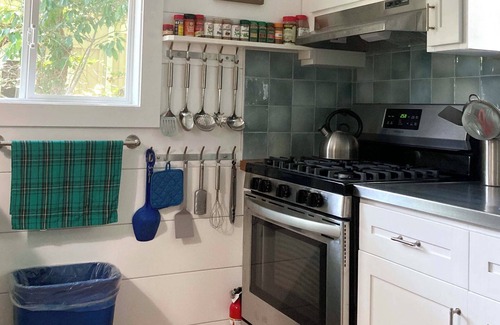 Davis Park House | NEWLY RENOVATED BEACH HOUSE PERFECT FOR FAMILIESnAC AND WIFI