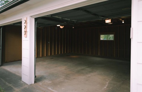 Crosby House | Newly Renovated Cozy 3 Bed, Bike Trails, Shopping, Food, Near Lake, Near Park!