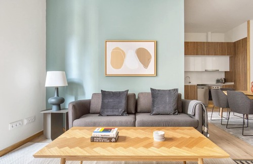 El Born Apartment | Newly Renovated El Born 2BR nr Port Vell, by Blueground