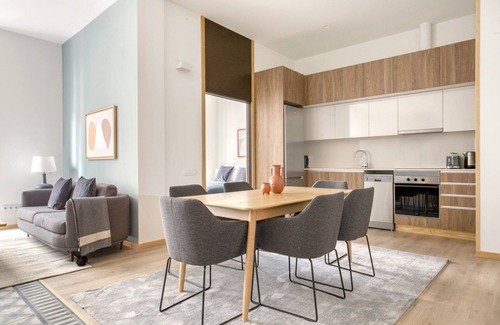 El Born Apartment | Newly Renovated El Born 2BR nr Port Vell, by Blueground