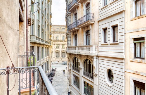 El Born Apartment | Newly Renovated El Born 2BR nr Port Vell, by Blueground