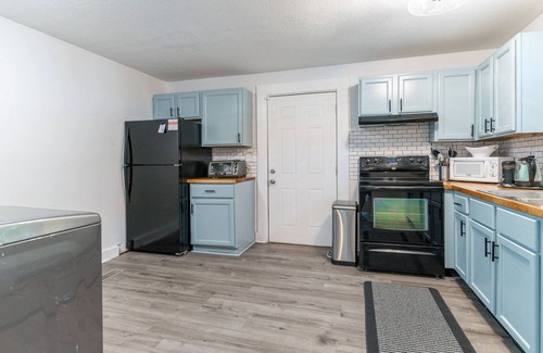 Mapleton/Fall Creek House | Newly Renovated Full Home + Near Downtown