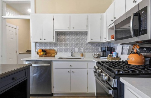 Eastside House | Newly renovated, Historic Savannah Townhome, Walk to Forsyth Park