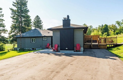 Whitby House | Newly Renovated Home in Whitby