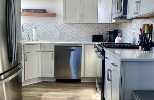 Cape May Condo | Newly Renovated in 2025! 3bdrm/2bth condo. Dog friendly. Walk to town & beach!