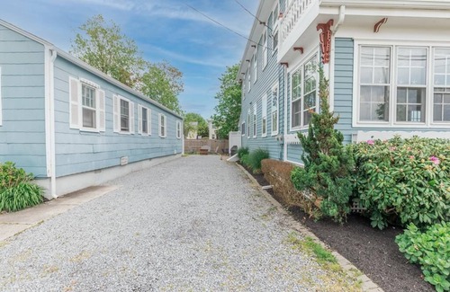 Cape May Condo | Newly Renovated in 2025! 3bdrm/2bth condo. Dog friendly. Walk to town & beach!