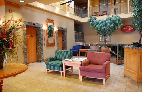 Banff Apartment | Newly Renovated King Room in DT Banff! Sauna
