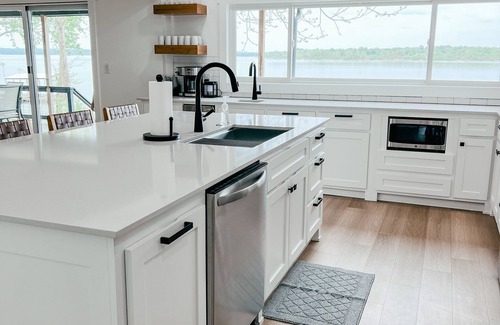 Grove House | Newly Renovated Lakeside Property