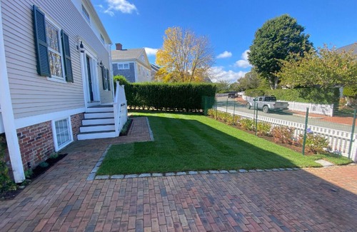 Naushop House | Newly renovated & landscaped 4-bedroom house in a fabulous neighborhood