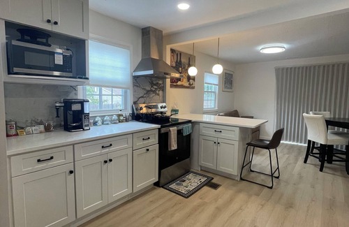 Framingham House | Newly Renovated Luxury 3-Bed 2-Bath House with Easy Airport Access