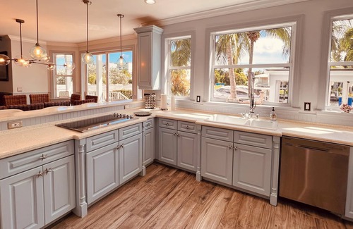 Northeast Miami House | Newly Renovated modern waterfront beachhouse with 9 beds. Sleeps 18